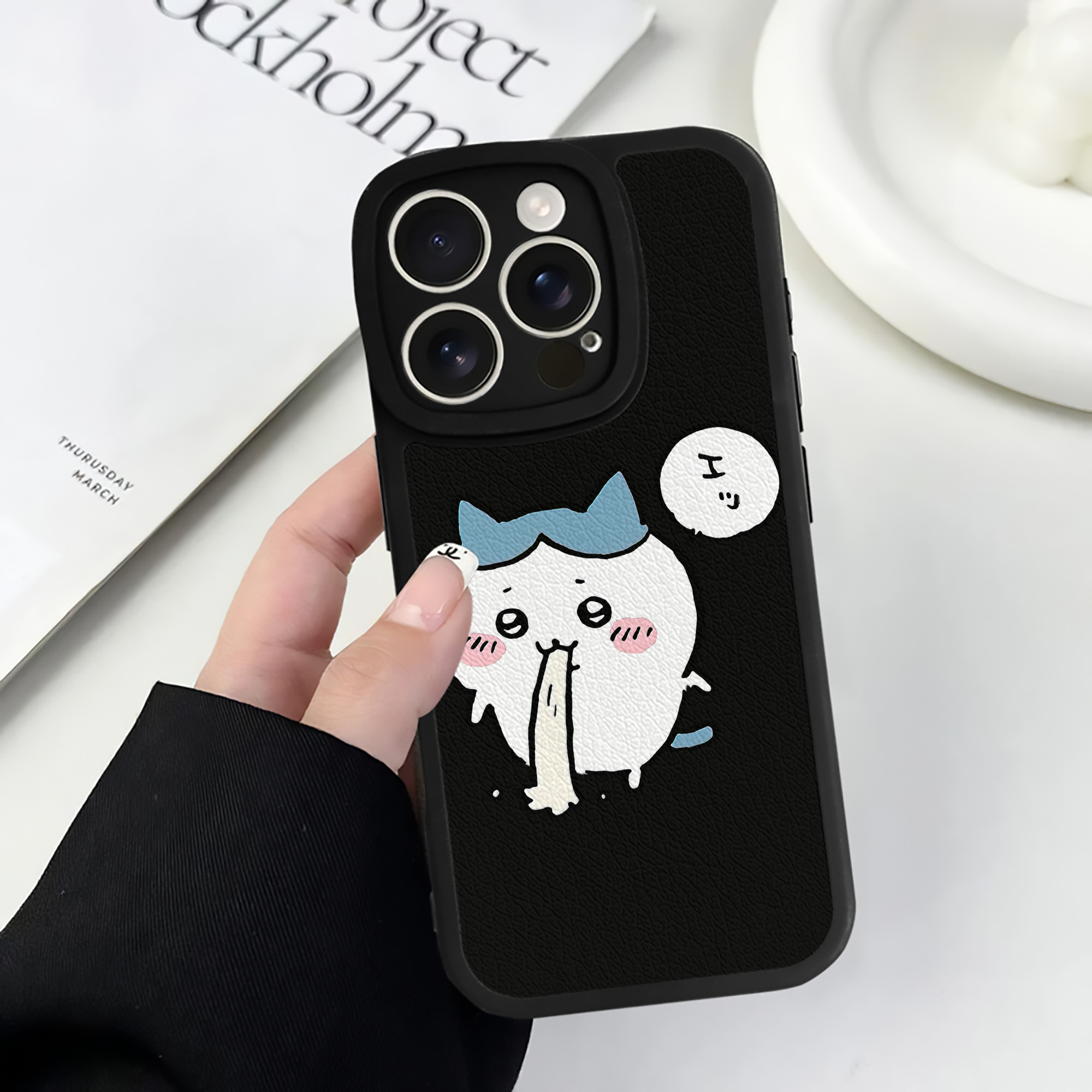 （画像用） ちいかわ ハチワレ Chii-kawa hachiware 【iPhone 16シリーズ対応】シリコンスマホケース（レザー調） 材質：シリコン